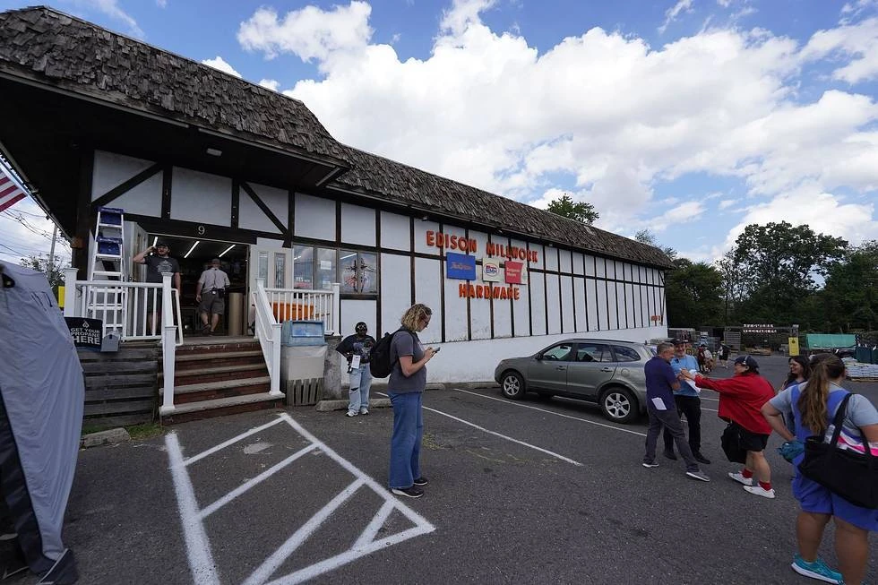 Big Mistakes filmed at a mom-and-pop hardware store in New Jersey