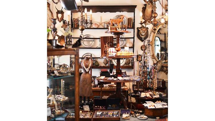 Marunouchi Antique Market