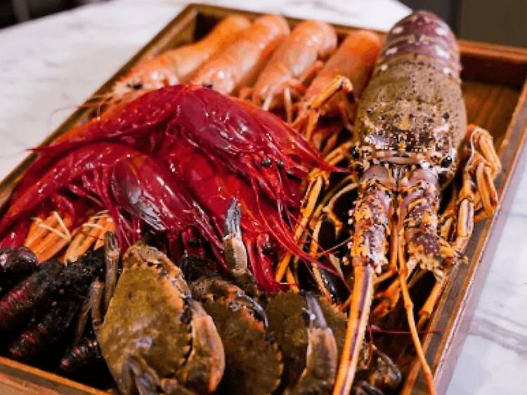 Abren dos nuevos restaurantes para tus comidas privadas en Madrid: un templo de la cocina gallega y en el club de Íñigo Onieva