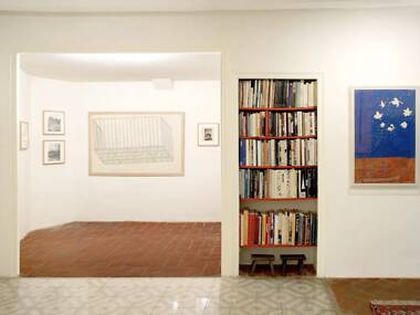 Un petit pis del Raval amaga una galeria d’art secreta