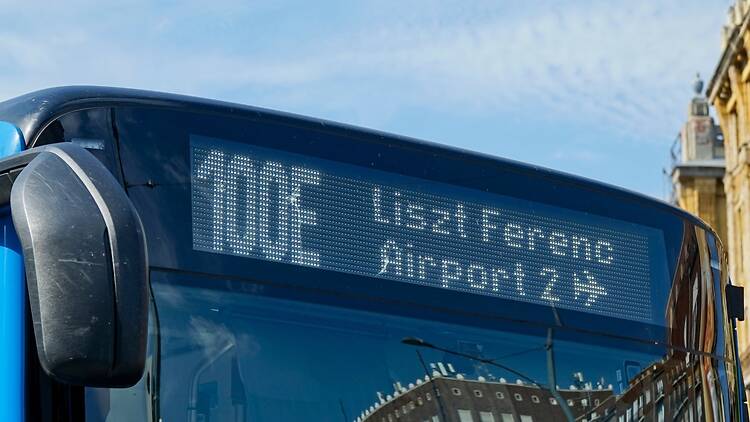100E reptéri busz