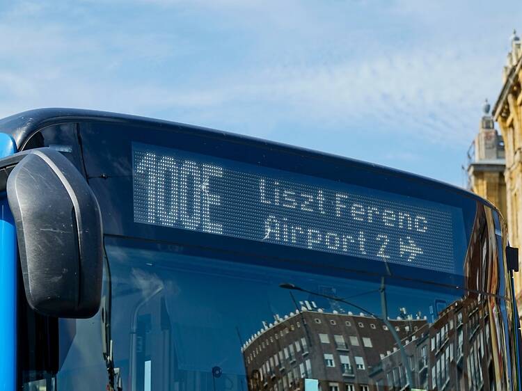 Pontosabb, sűrűbb, okosabb: így változik a reptérre jutás Budapesten