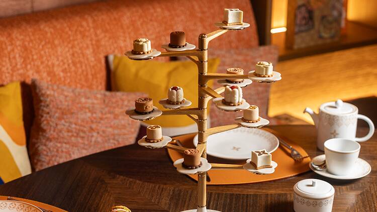 le cafe louis vuitton