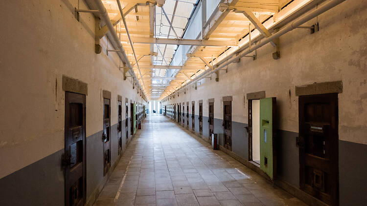 1. 監獄建築の理想形を歩く。