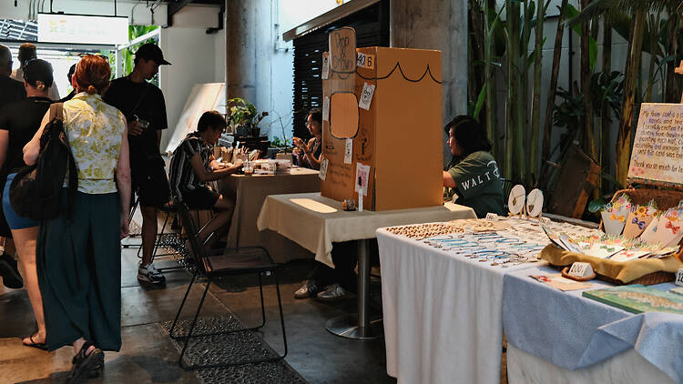 ตลาดนัดสายดีไซน์ที่รวมงานคราฟต์ ศิลปะ และเวิร์กช็อปไว้ในบรรยากาศชิลริมเจ้าพระยา