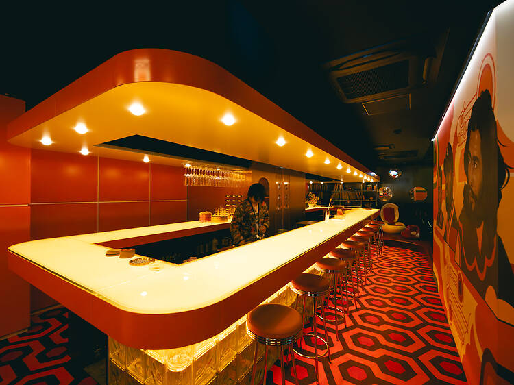 渋谷・円山町にスペイシーなミュージックバー「Hi-Fi Disco Bar Chaos」が誕生