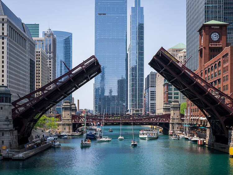 What to expect from the Chicago River Bridge lifts starting this week
