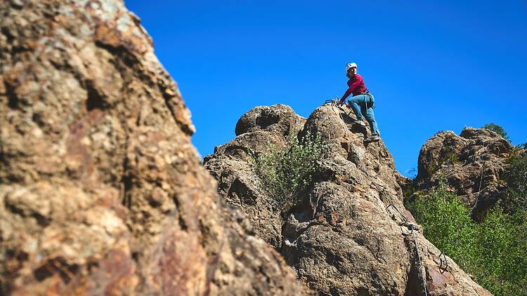 Via ferrada amb vistes al Pirineu