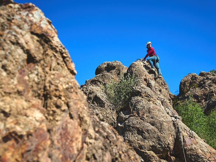 Via ferrada amb vistes al Pirineu