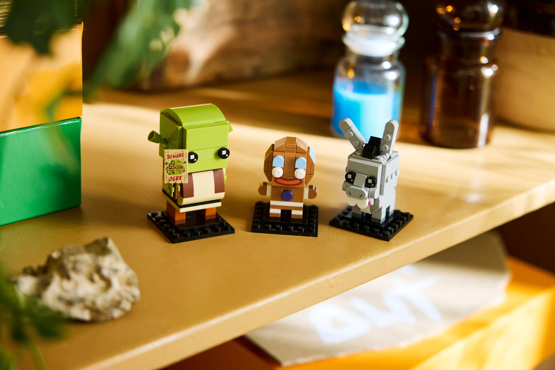 the kids Shrek brickheads lego set contains shrek, donkey and gingy