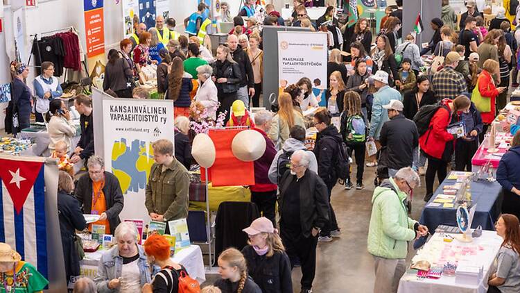 Sunnuntai: 17.5. Maailma kylässä -festivaalin toinen päivä, Lasipalatsikortteli