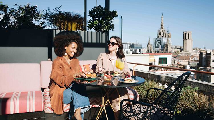 Barra lliure i festí energètic a la Terrassa de Vivi