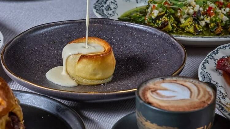 Brunch i brasa encaixen als focs del Leña