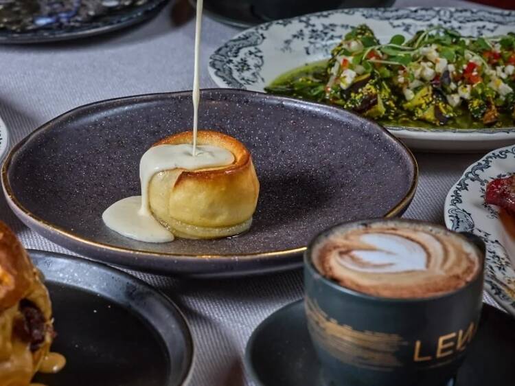 Brunch i brasa encaixen als focs del Leña