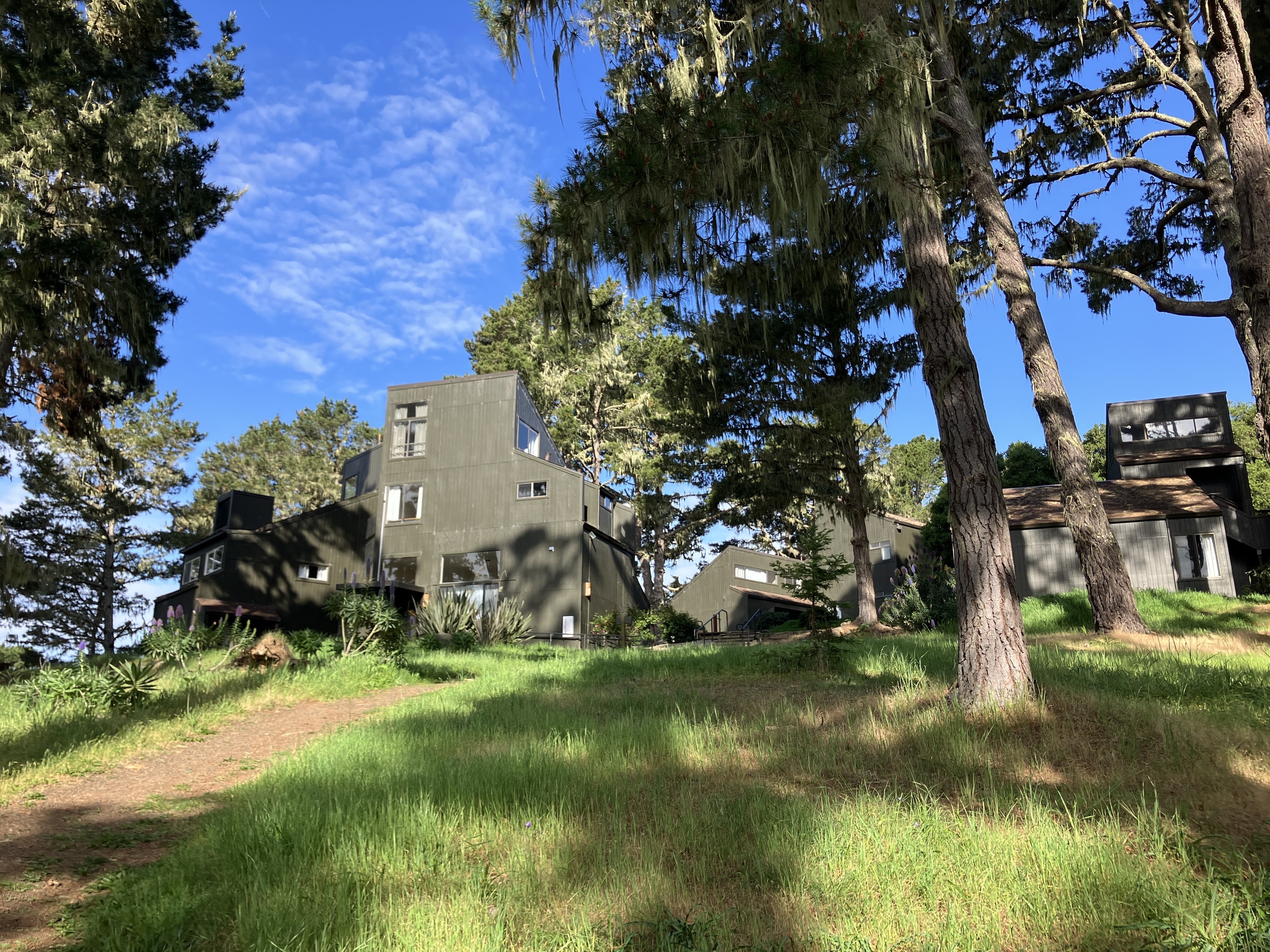 Dark skies and wireless telegrams meet cult history at this unique Northern California stay