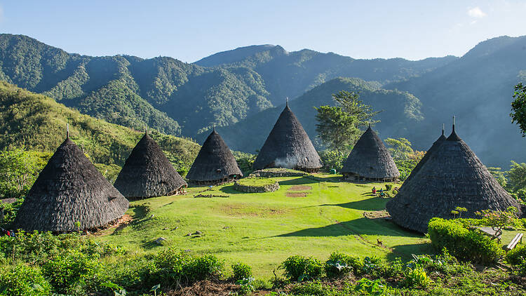 Flores: Textiles and traditional villages
