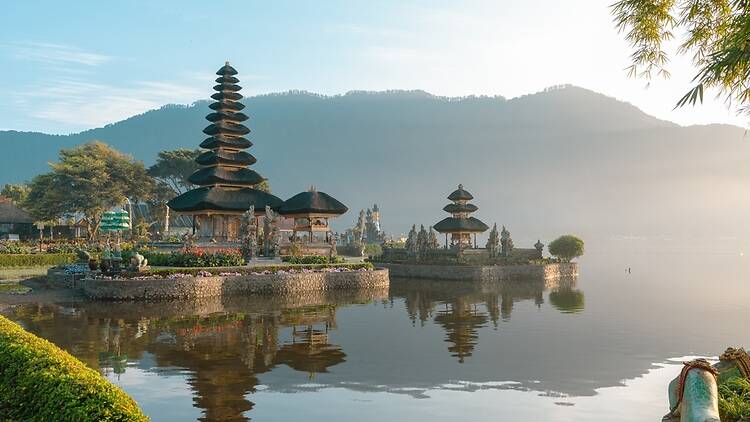 Bali: Lakes and temples