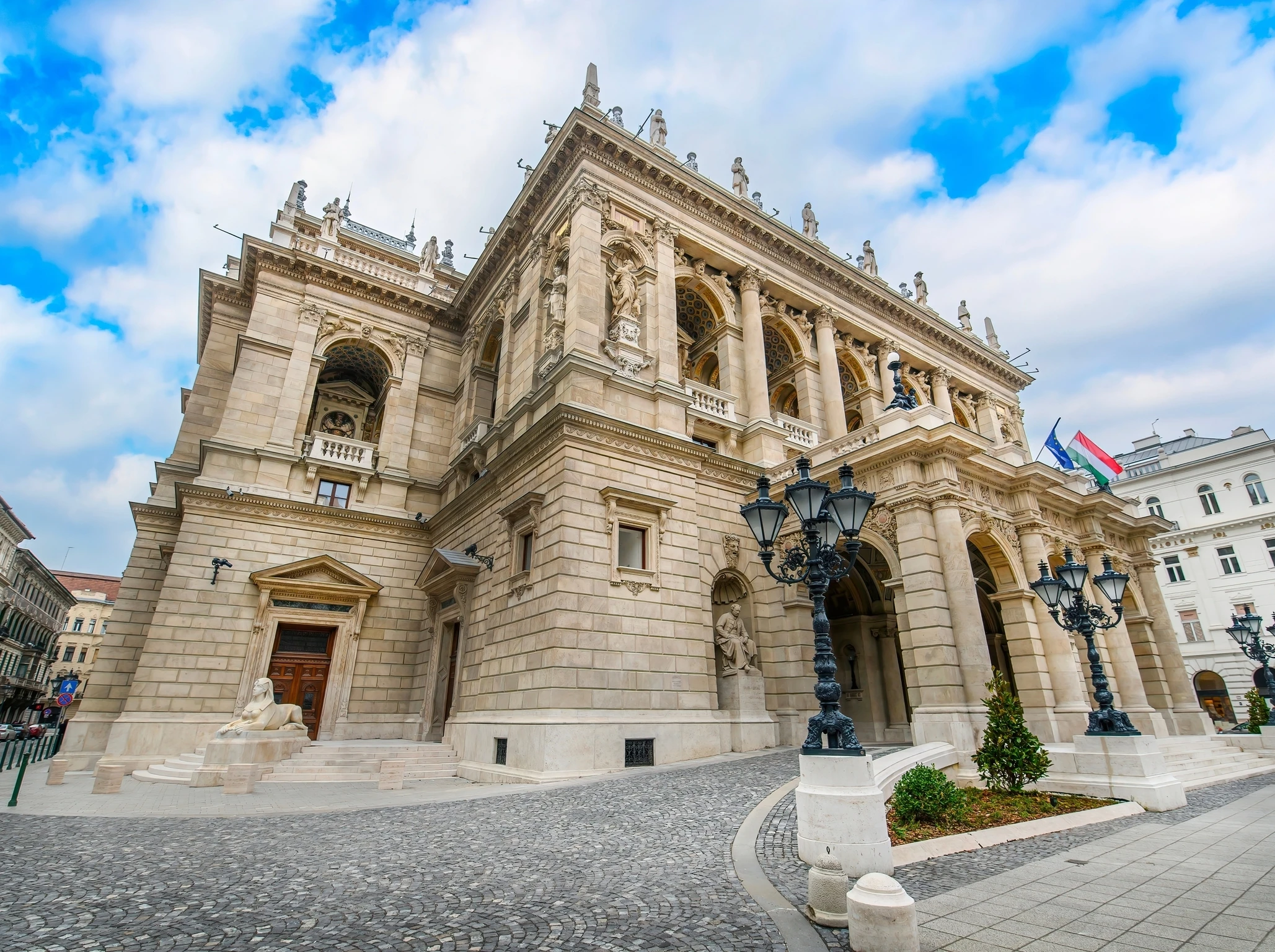 Magyar &Aacute;llami Operah&aacute;z az Andr&aacute;ssy &uacute;ton
