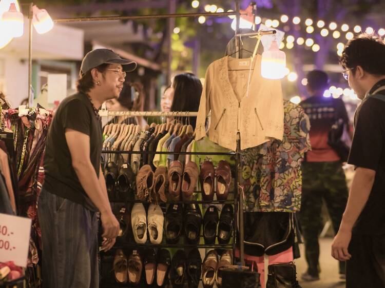 ช่างชุ่ยตลาดไฟฉาย