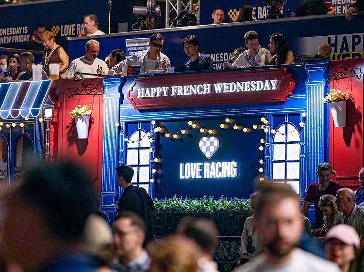 Happy French Wednesday is back with irresistible Parisian passion