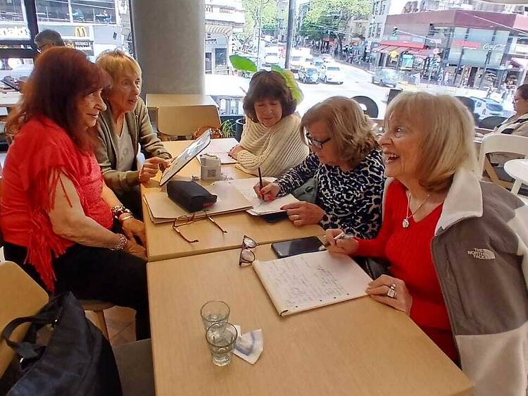 1. Let’s talk con Betty