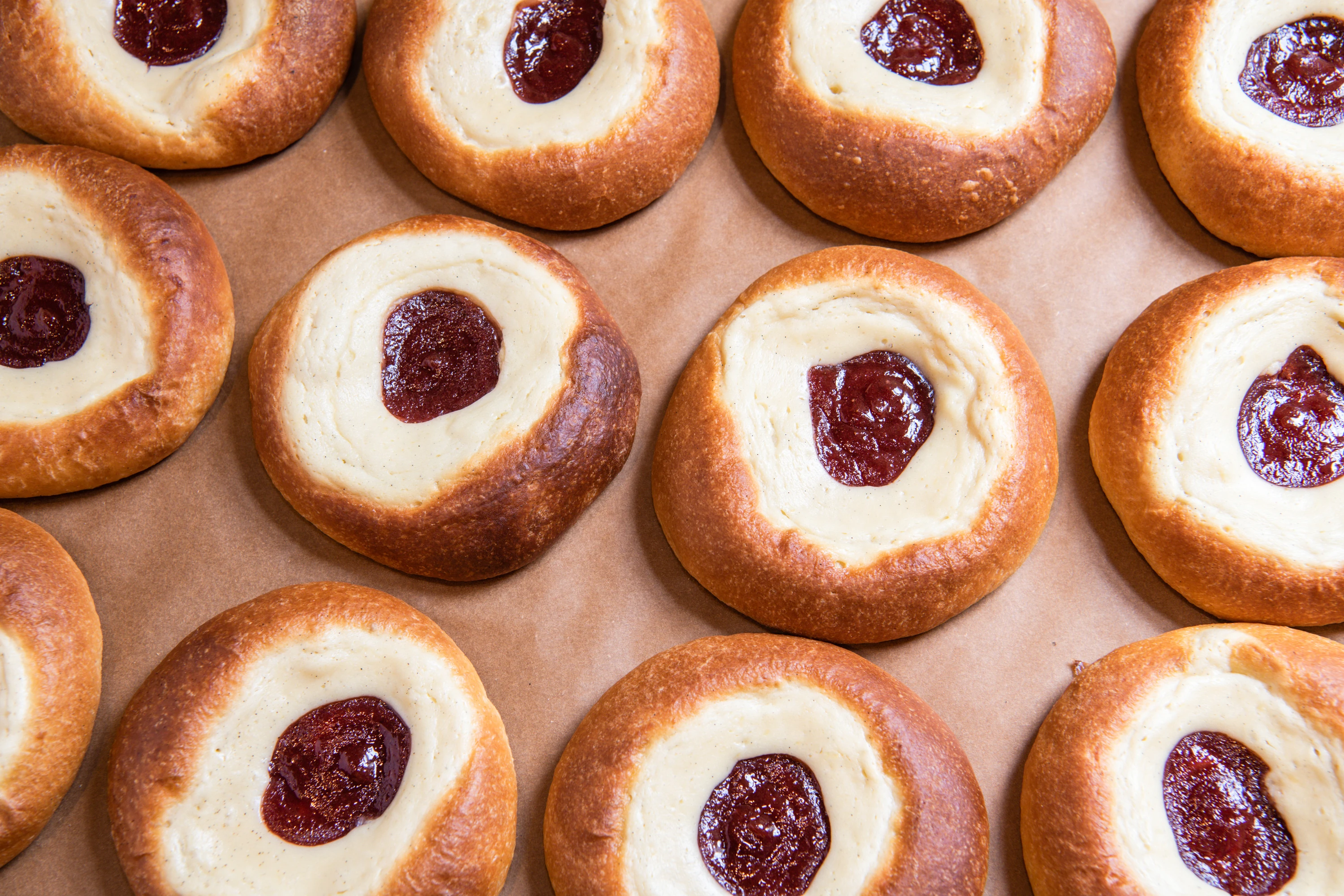 Breads Bakery, cheesecake bun