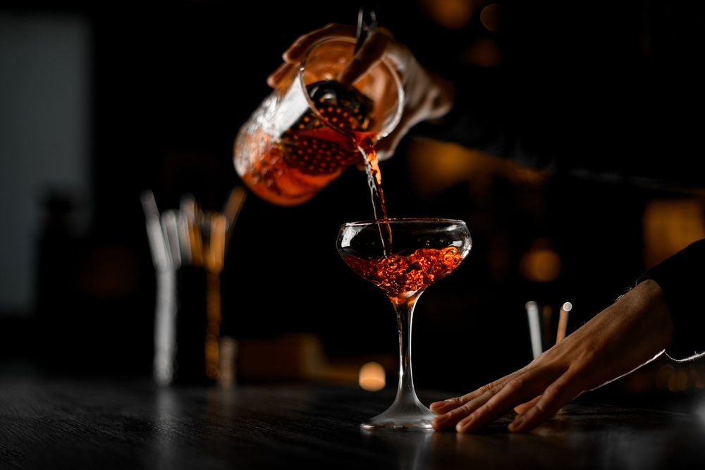 Everything bartenders wish you'd stop doing, according to a former NYC bartender