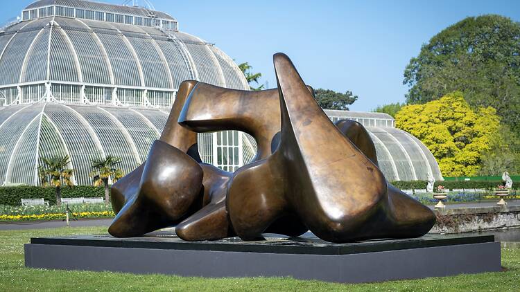Three Piece Sculpture: Vertebrae, 1968-69. © Henry Moore Foundation, Photo: Ines Stuart-Davidson