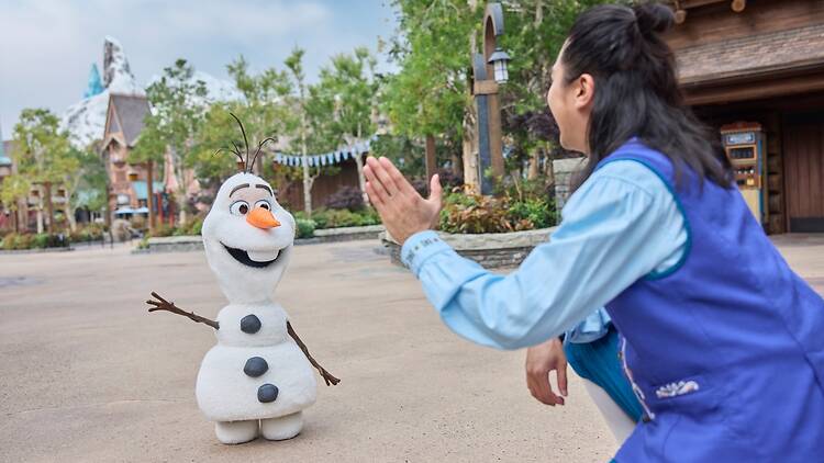 Hong Kong Disneyland Olaf robot