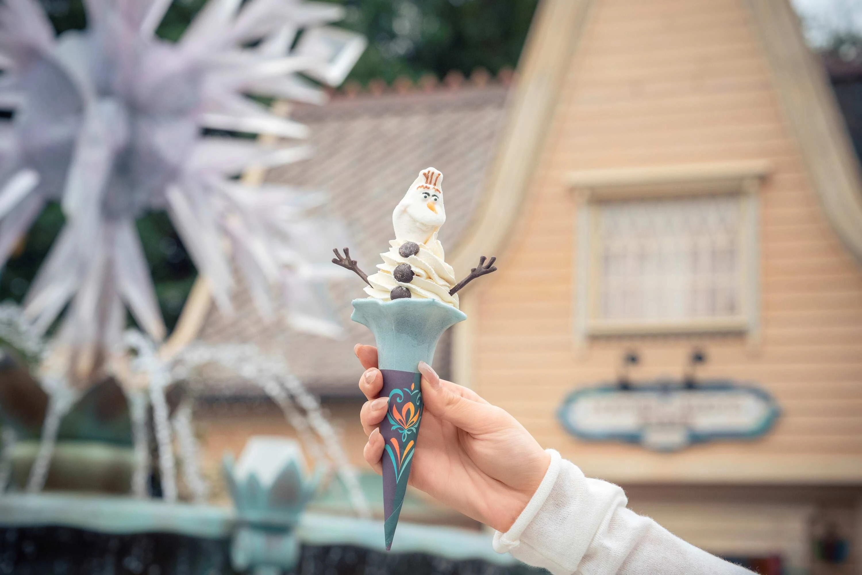 Hong Kong Disneyland Olaf robot