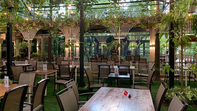 Lucky Saigon Café