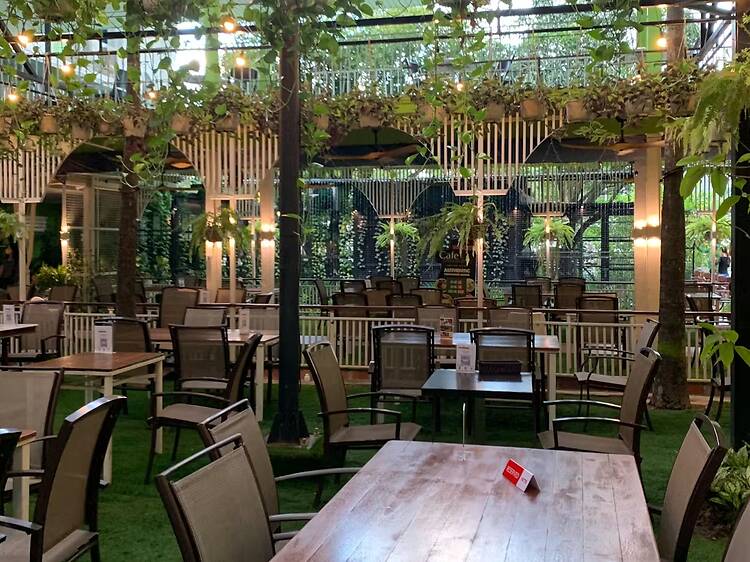 Lucky Saigon Café