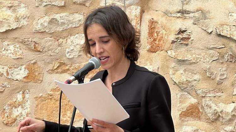 Blanca Llum Vidal y otros poetas recitarán en la plaza de la Virreina de Gràcia, en un acto gratuito y abierto a todo el mundo