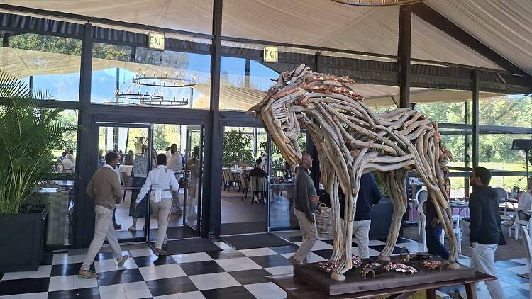 Firehorse, Vergelegen