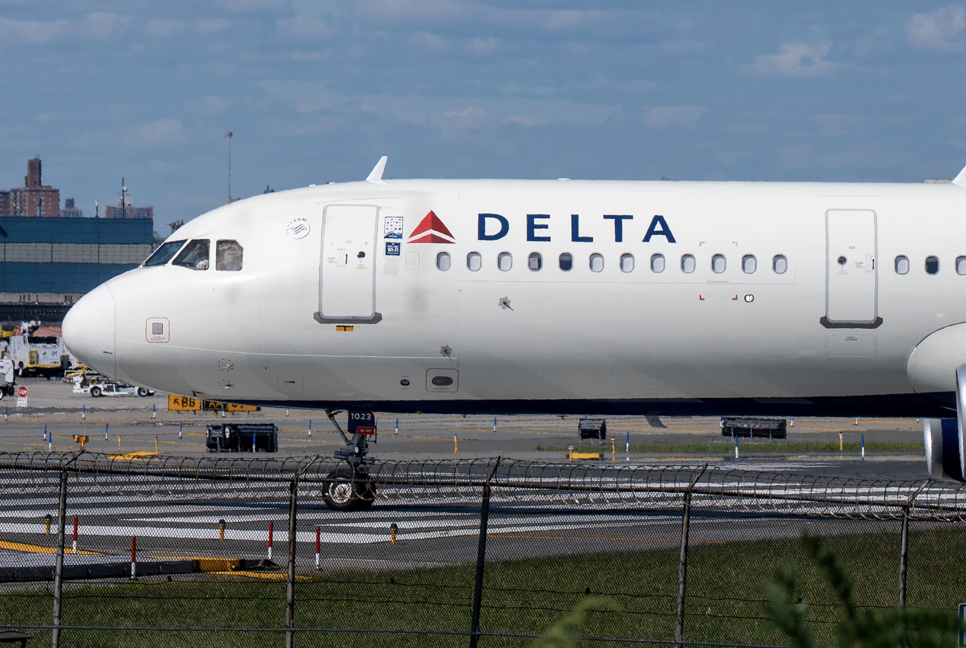timeout.com - Mark Peikert - Delta is eliminating its snacks and beverage service across 450 daily flights