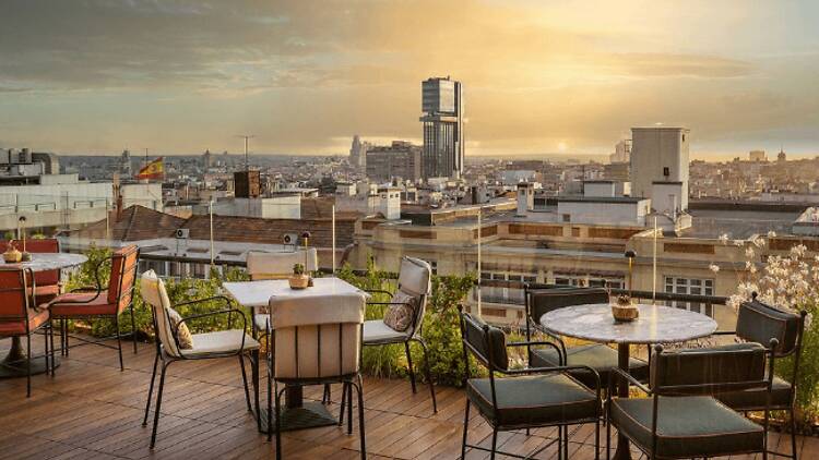 Picos Pardos Sky Lounge (Bless Hotel)
