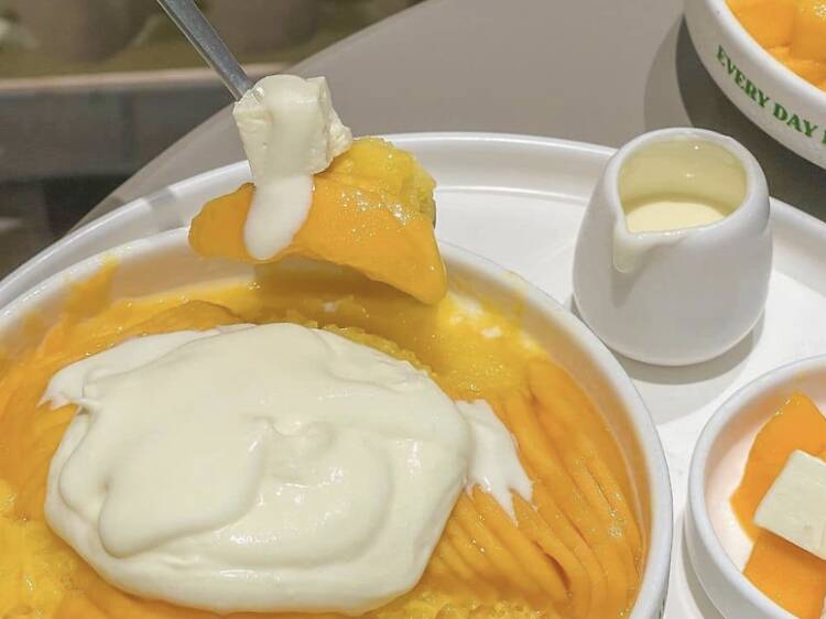 Silky shaved ice at Cheevit Cheeva