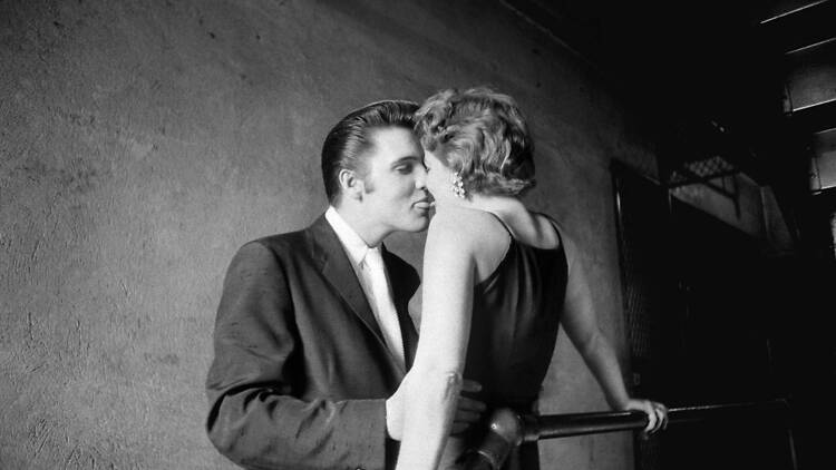 O Beijo, Mosque Theater, Richmond, Virgínia, 30 de junho de 1956 © Alfred Wertheimer / MUUS Collection O Beijo, Mosque Theater, Richmond, Virgínia, 30 de junho de 1956 © Alfred Wertheimer / MUUS Collection