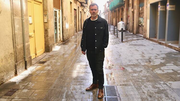 Pol Rodríguez al barri del Raval Pol Rodríguez en el barrio del Raval