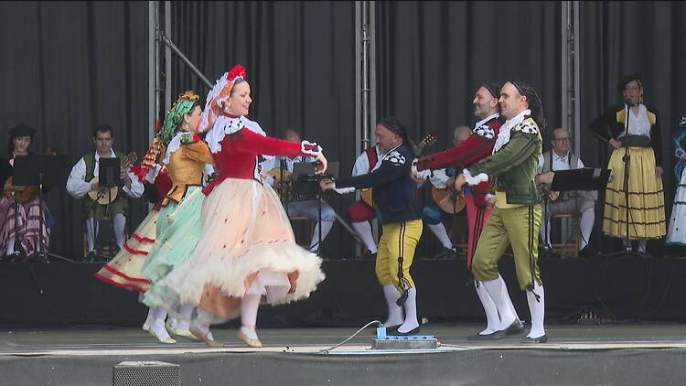 Bailar al ritmo de la tradición Bailar al ritmo de la tradición