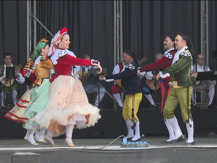 Bailar al ritmo de la tradición Bailar al ritmo de la tradición