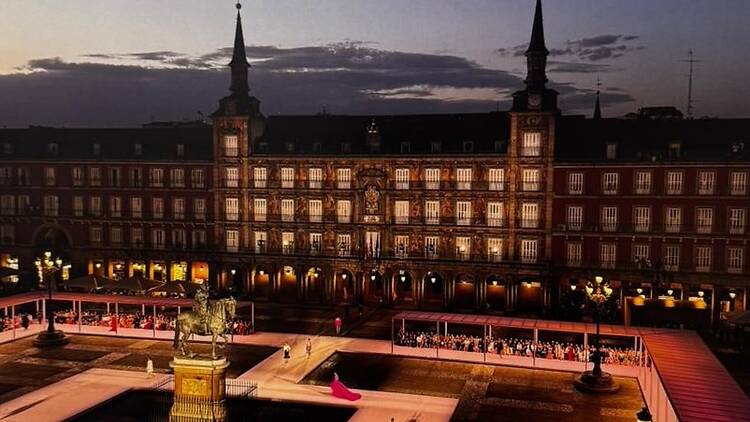 Plaza Mayor de Madrid: miradas que habitan (Imprenta Municipal). Plaza Mayor de Madrid: miradas que habitan (Imprenta Municipal).