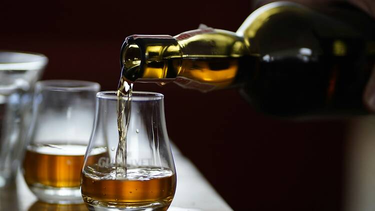 whisky pour glass whisky pour glass