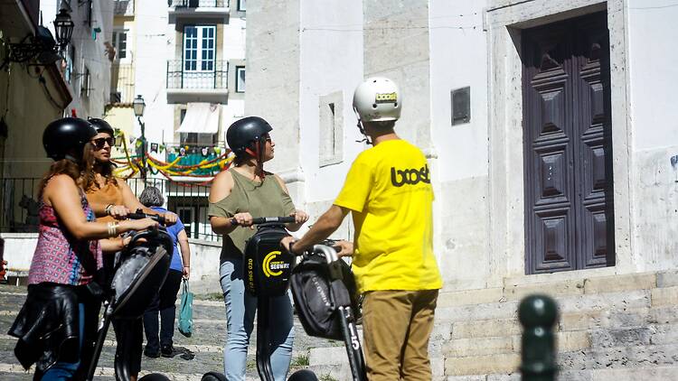 Tentar equilibrar-se numa segway Tentar equilibrar-se numa segway