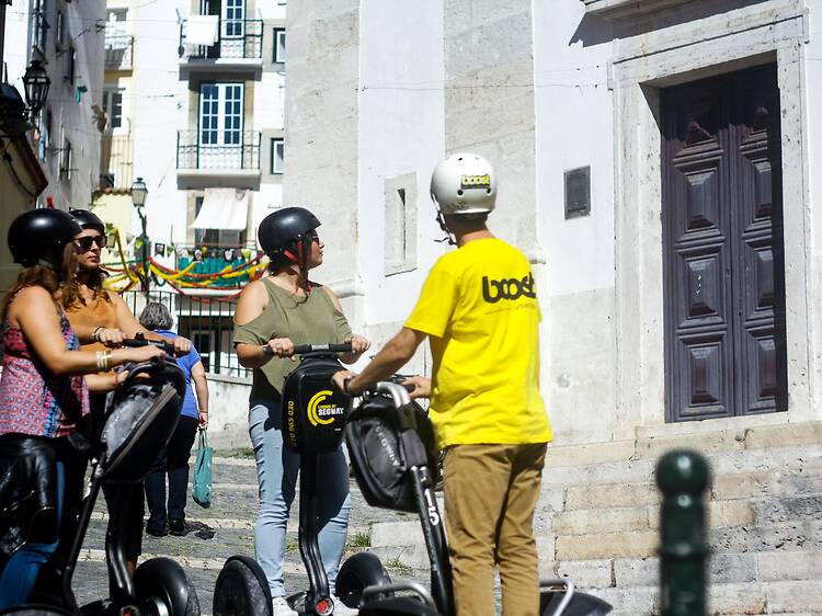 Tentar equilibrar-se numa segway Tentar equilibrar-se numa segway