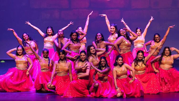 SJ Crew Bollywood. Female Bollywood dancers SJ Crew Bollywood