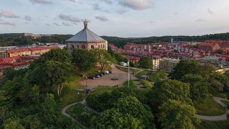 Walk up to Skansen Kronan for a picnic above the rooftops Walk up to Skansen Kronan for a picnic above the rooftops