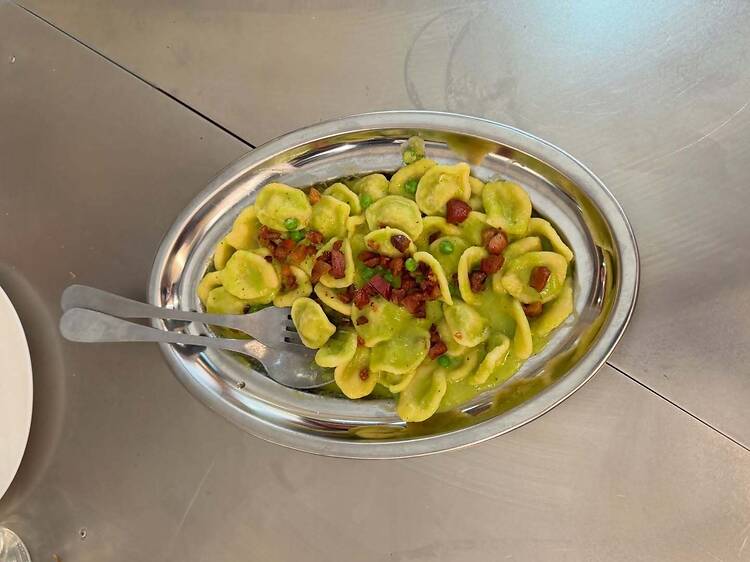 Abre una cocina italiana escondida en el edificio más sostenible de Europa: nuevo menú en Madrid por el que vuelan las reservas