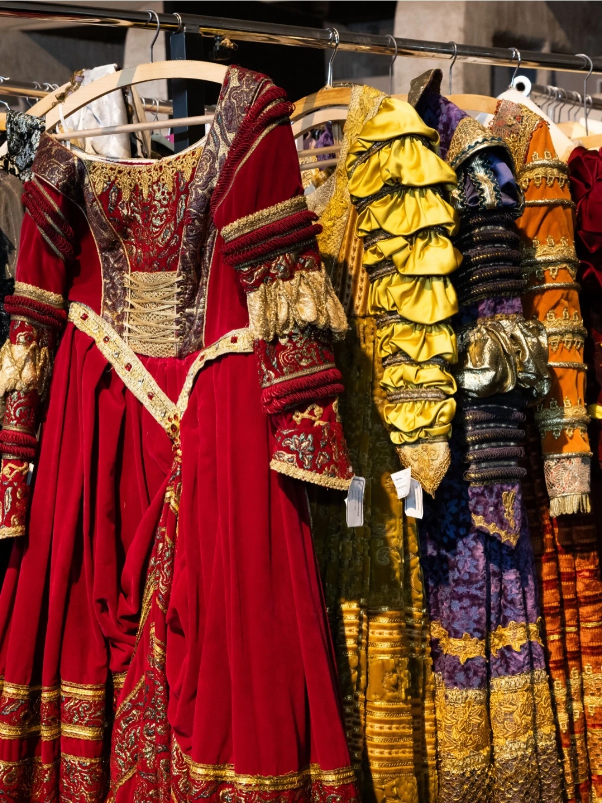L'Op&eacute;ra de Paris va vendre 5 000 costumes de sc&egrave;ne au public fin mai