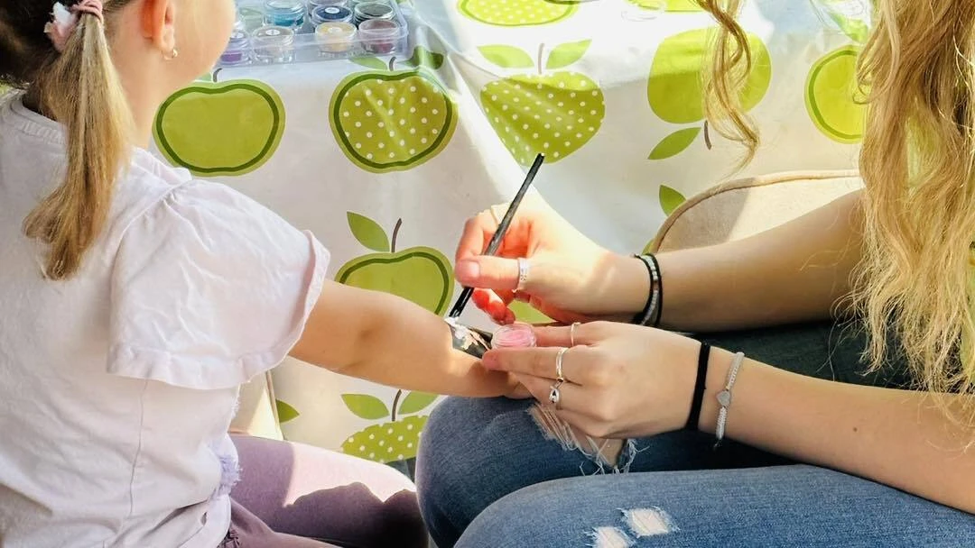 Mahart gyereknap testfest&eacute;s